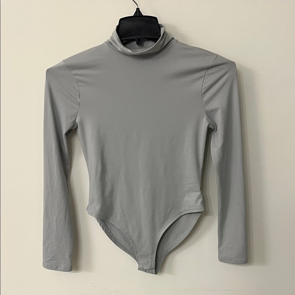 Zenana Outfitters Tops - ❗️Zenana Outfitters Light Gray Mockneck Long Sleeve Bodysuit